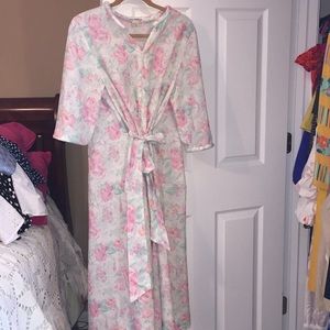 Vintage Montaldos robe sz small